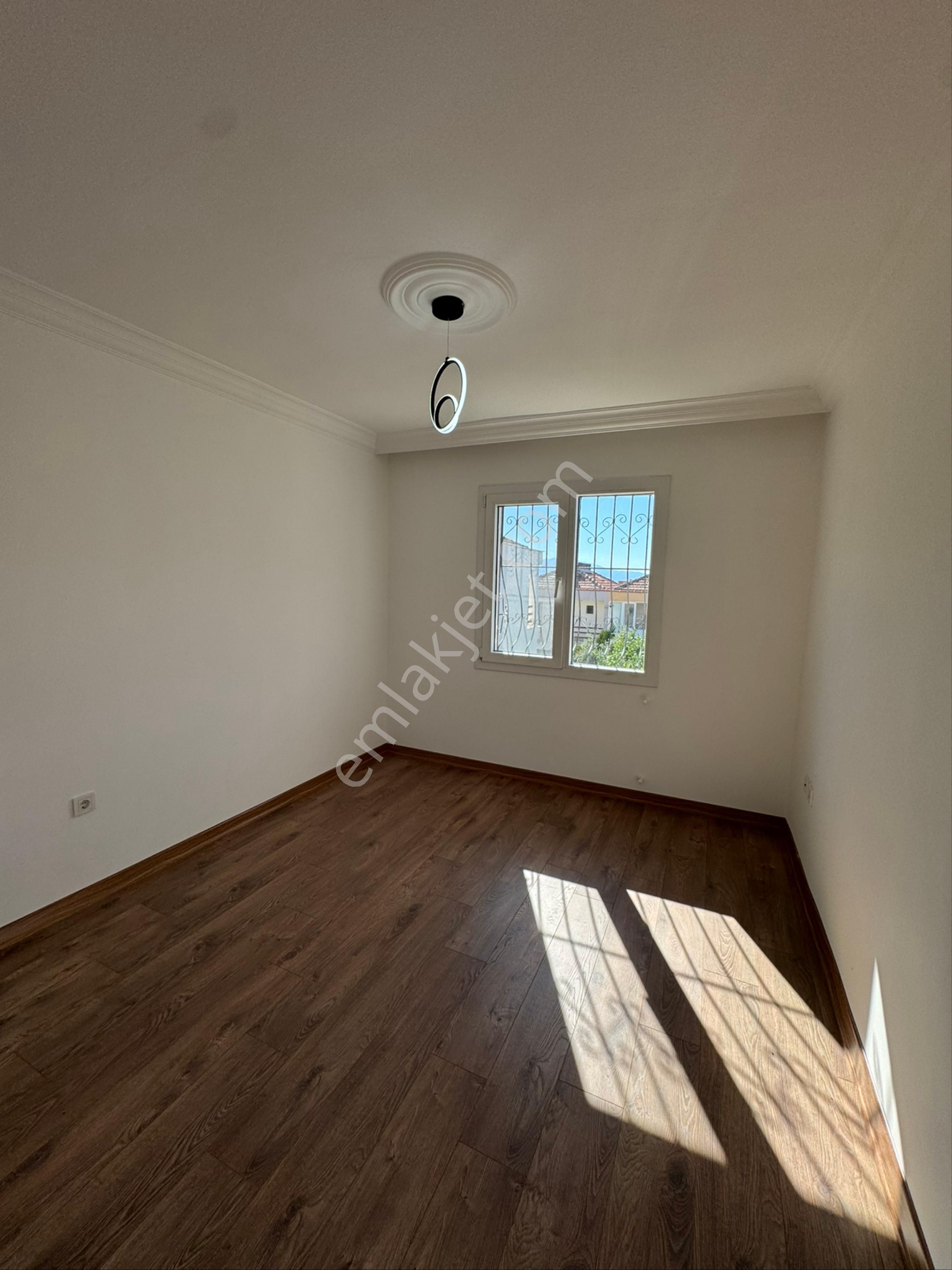 Views Emlak’tan Kuşadası K.denizinde Plaja 600 Mt Komple Yenilenmiş 3+1 Villa - Görsel 12