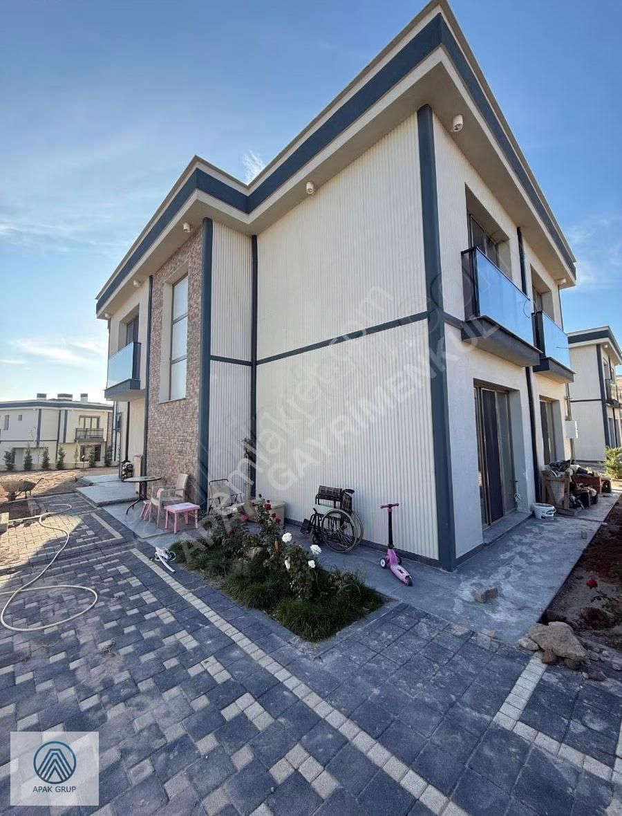 Merkezi Konumda 5.5+1 Giyinme Odalı Lüks Villa Lansman Fırsatı