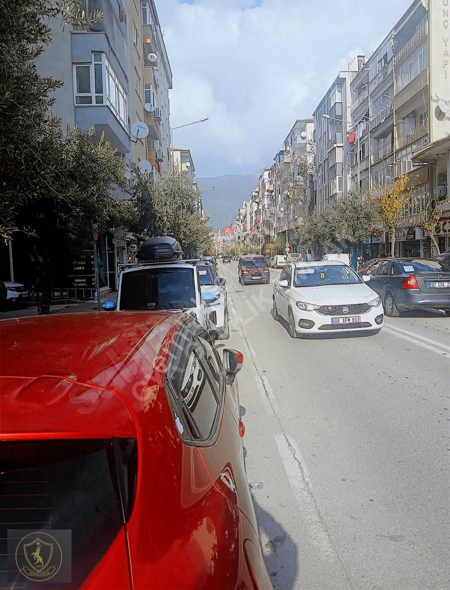 Gemlik Emlak'tan Ana Cd. Üzeri Fırsat Satılık Dükkan