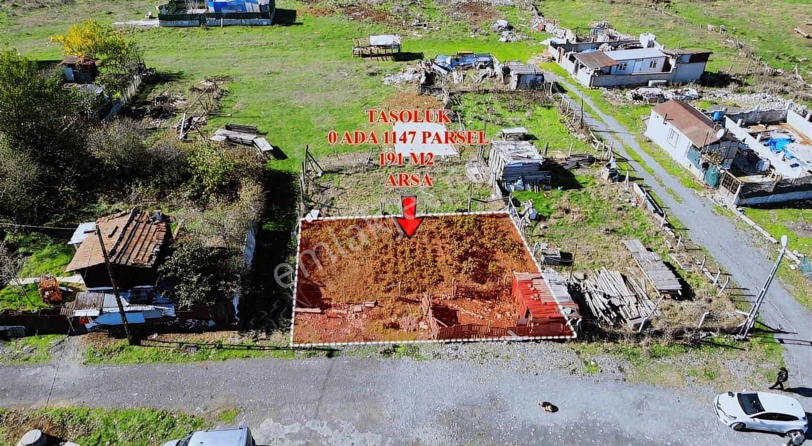 Arnavutköy Taşoluk Mahallesinde Etrafı Çevrili 191 M2 Arsa
