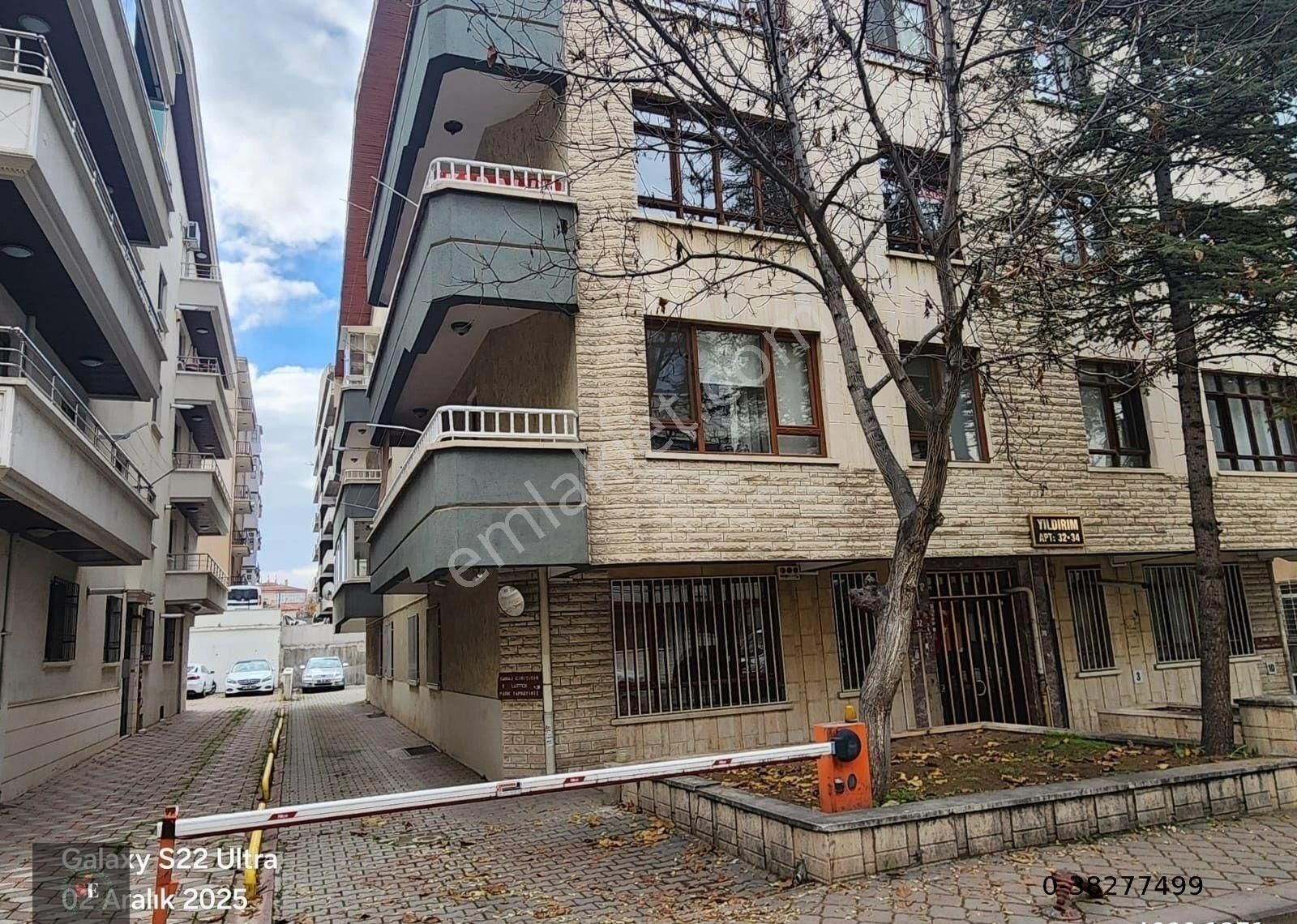 Bahçelievler'de Satılık 2+1 Daire Ara Kat Ön Cep,otoparklı Merkezi Isınma - Görsel 8