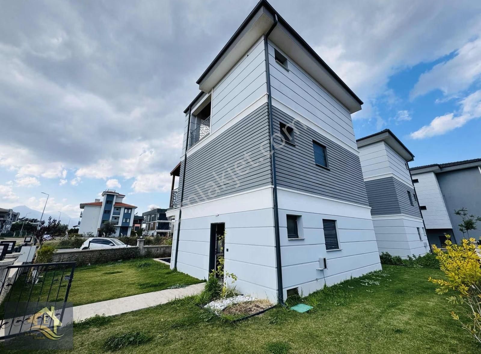 Kuşadası Davutlar'da Tek Müstakil Özel Havuzlu 3+1 Villa - Görsel 4