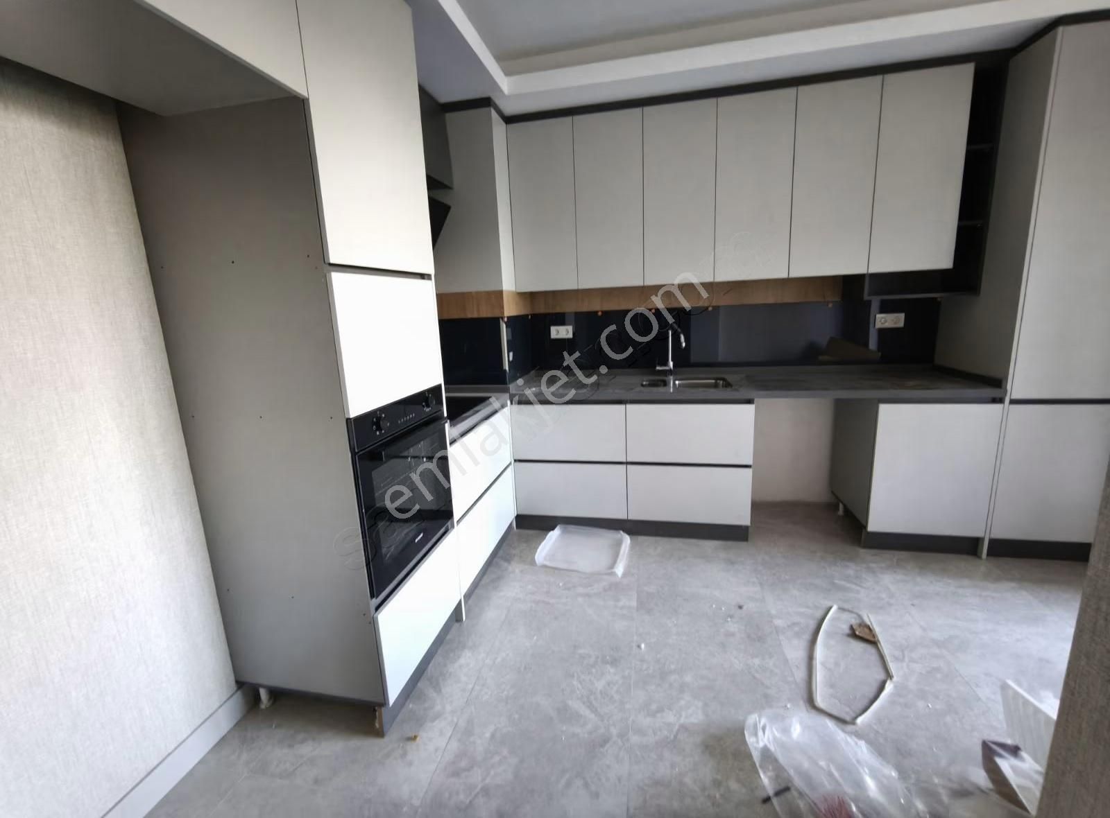 Bağımsız Mutfaklı Ebeveyn Banyolu K.otoparklı Ara Kat Sıfır 2+1