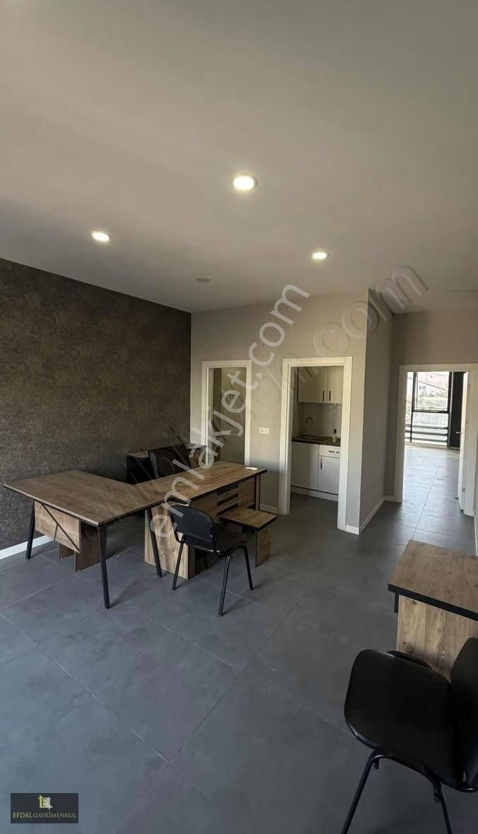 Çark Caddesi Arkasın'da Ön Cephe Satılık Geniş 1+1 Ofis - Görsel 7