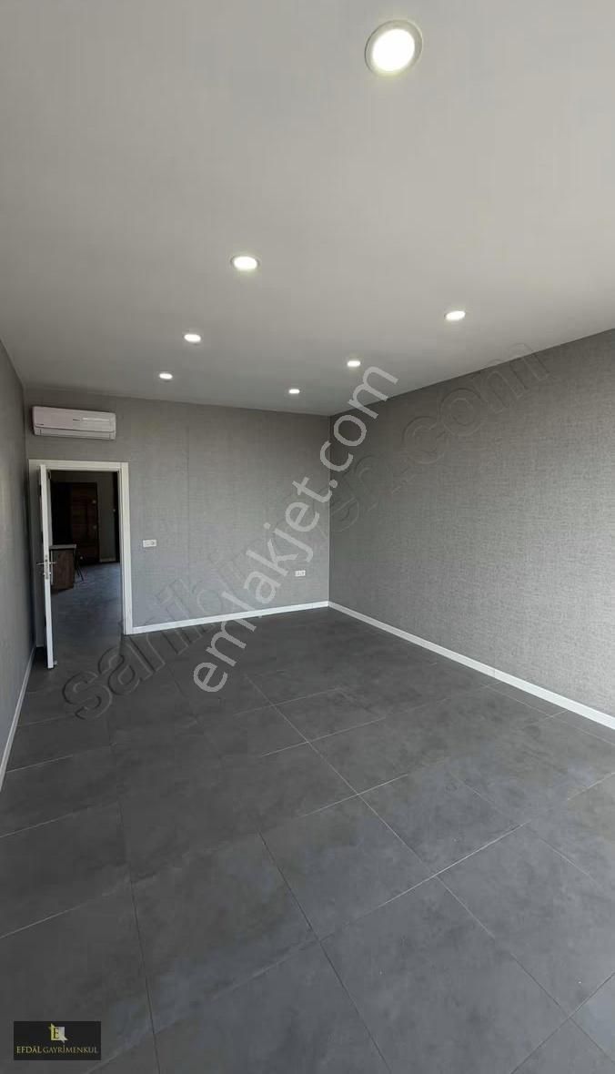 Çark Caddesi Arkasın'da Ön Cephe Satılık Geniş 1+1 Ofis - Görsel 2