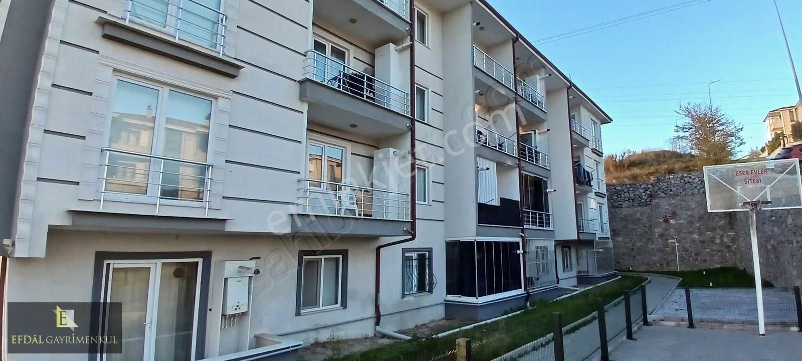 Üniversite'ye Yakın Eser Evler Sitesinde Yönetimli Apart 1+1