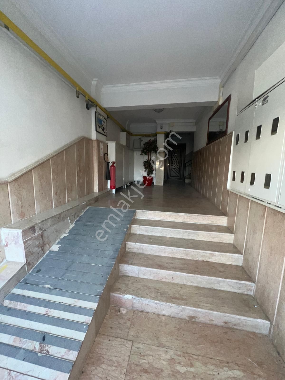 Parisadan Bulvar Üzerinde Geniş Bakımlı 3+1 Kiralık Daire - Görsel 6