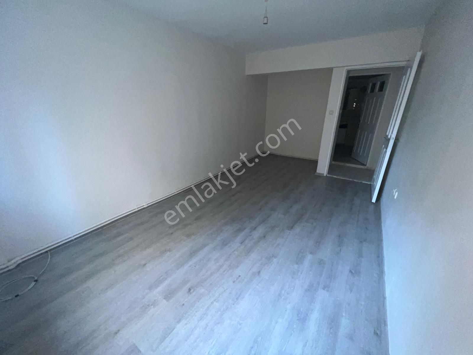 Parisadan Bulvar Üzerinde Geniş Bakımlı 3+1 Kiralık Daire - Görsel 2