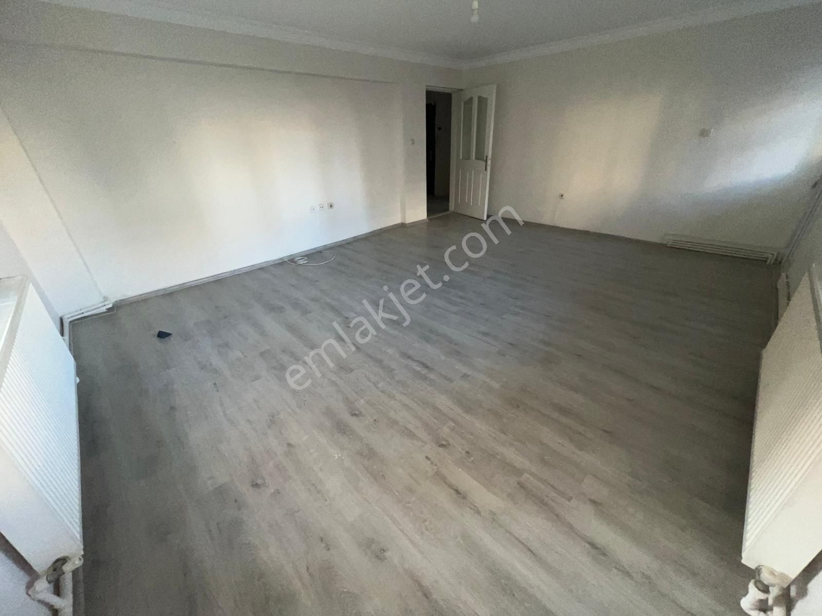 Parisadan Bulvar Üzerinde Geniş Bakımlı 3+1 Kiralık Daire - Görsel 17