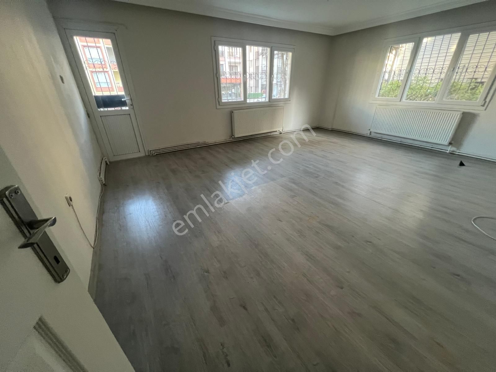 Parisadan Bulvar Üzerinde Geniş Bakımlı 3+1 Kiralık Daire