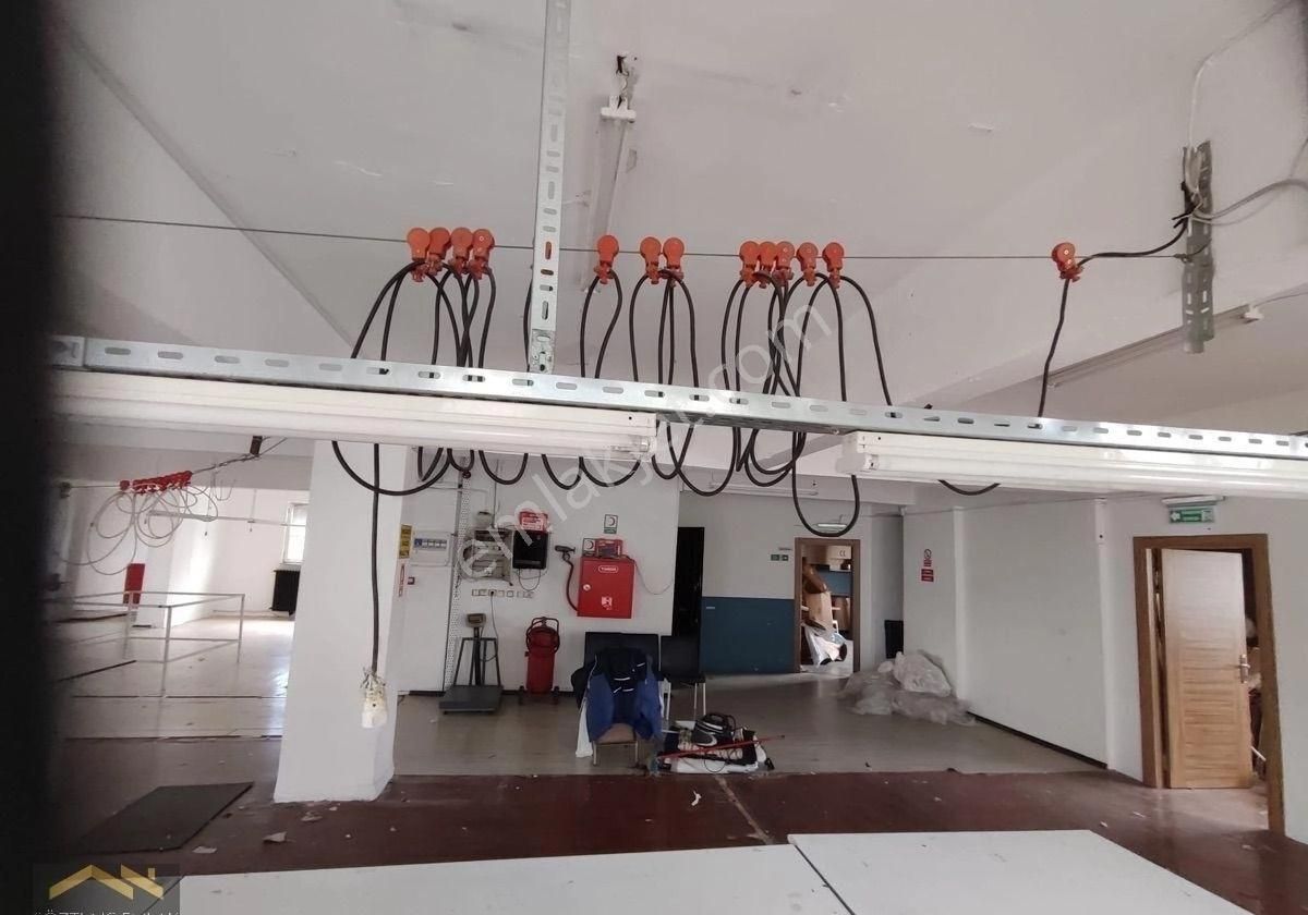 Merterde İtfaiyenin Yanında 3.kat 270 M2 Asansörlü Açık Otoparklı - Görsel 13