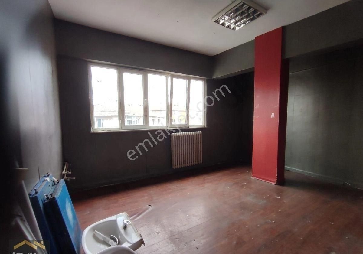 Merterde İtfaiyenin Yanında 3.kat 270 M2 Asansörlü Açık Otoparklı - Görsel 34