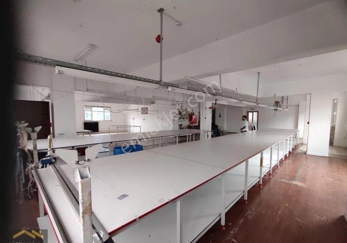 Merterde İtfaiyenin Yanında 3.kat 270 M2 Asansörlü Açık Otoparklı - Görsel 15