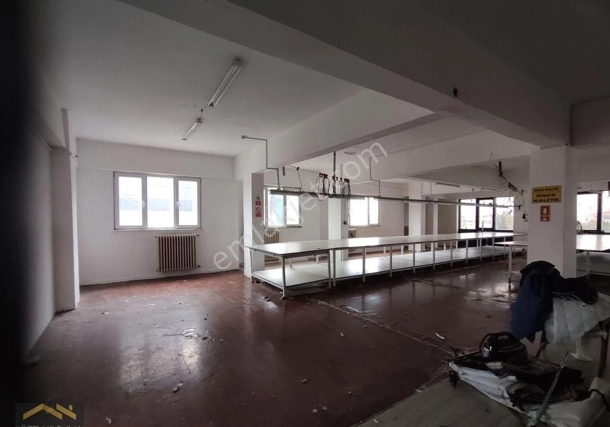 Merterde İtfaiyenin Yanında 3.kat 270 M2 Asansörlü Açık Otoparklı - Görsel 28