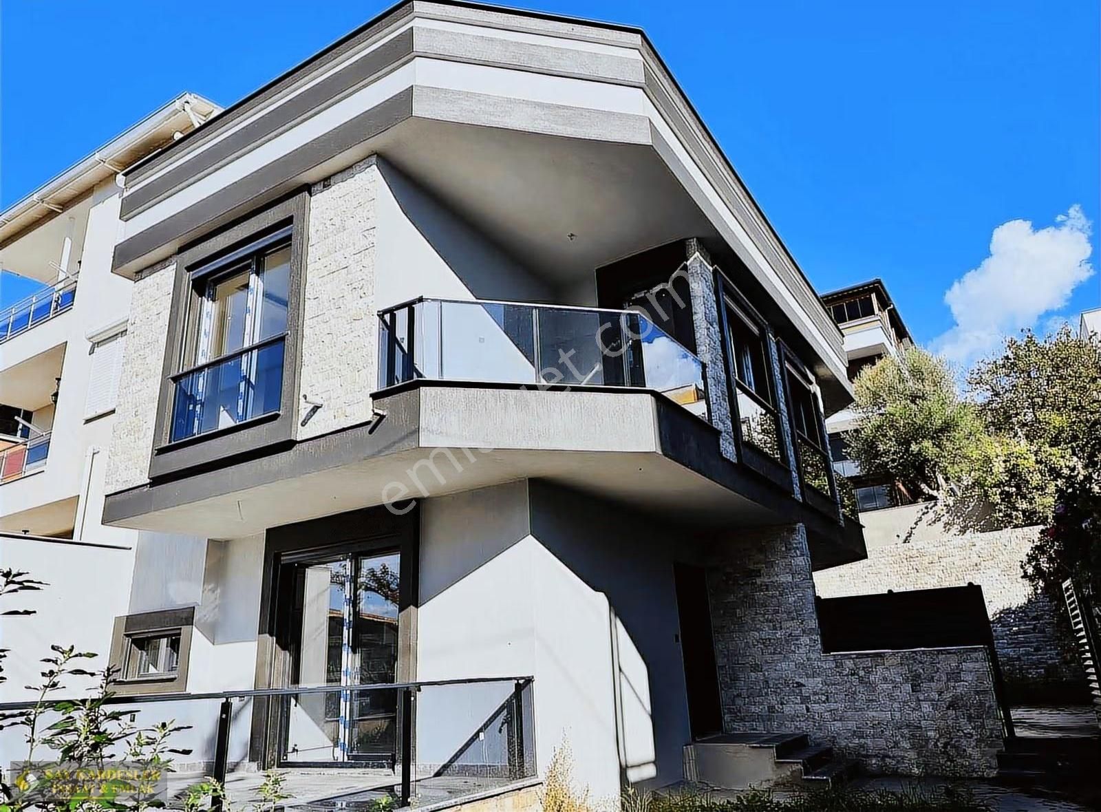 İzmir Seferihisar Ürkmezde Satılık 2+1 Bahçeli Villa