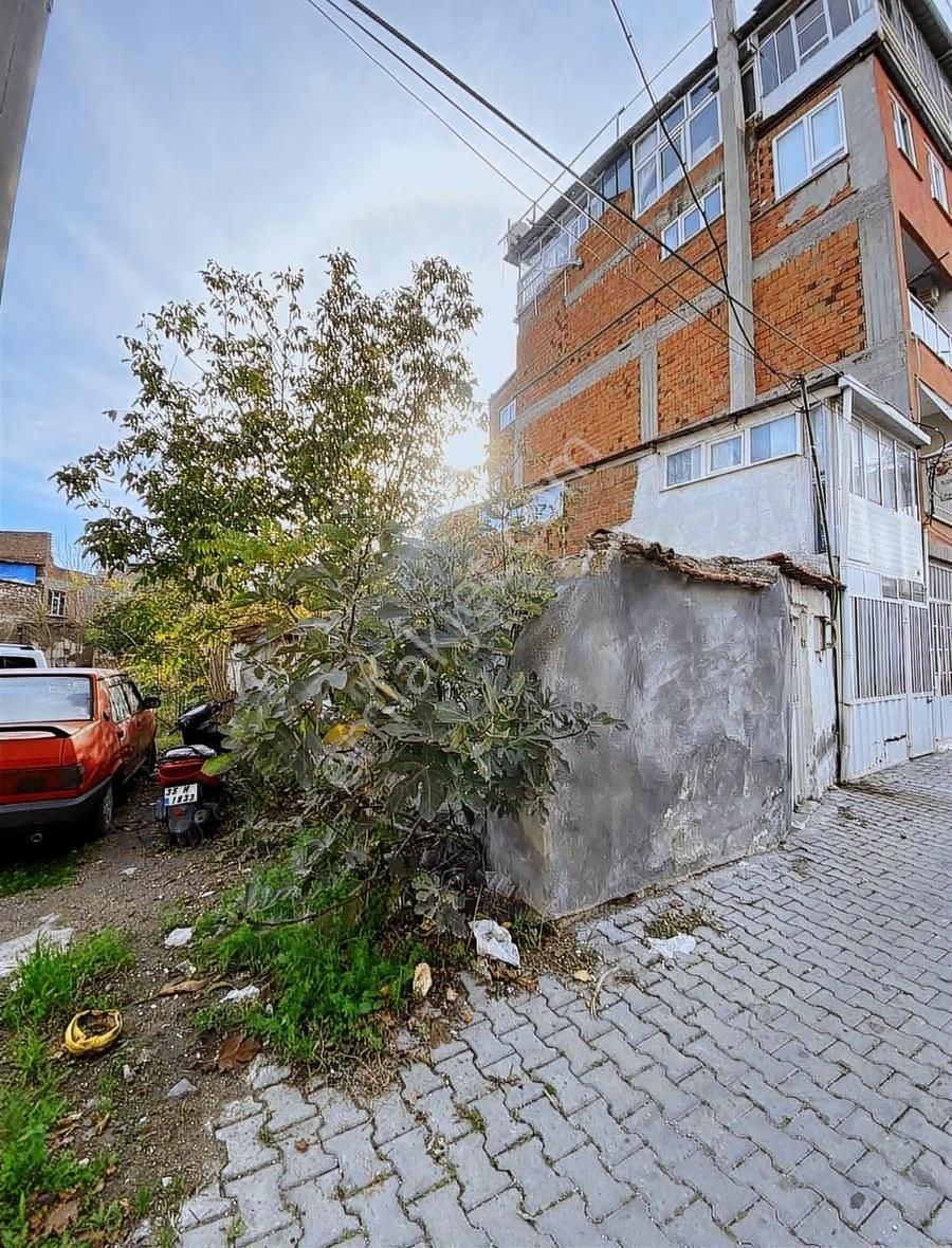 Bergama'nın Merkezinde Satılık Bahçeli Ev