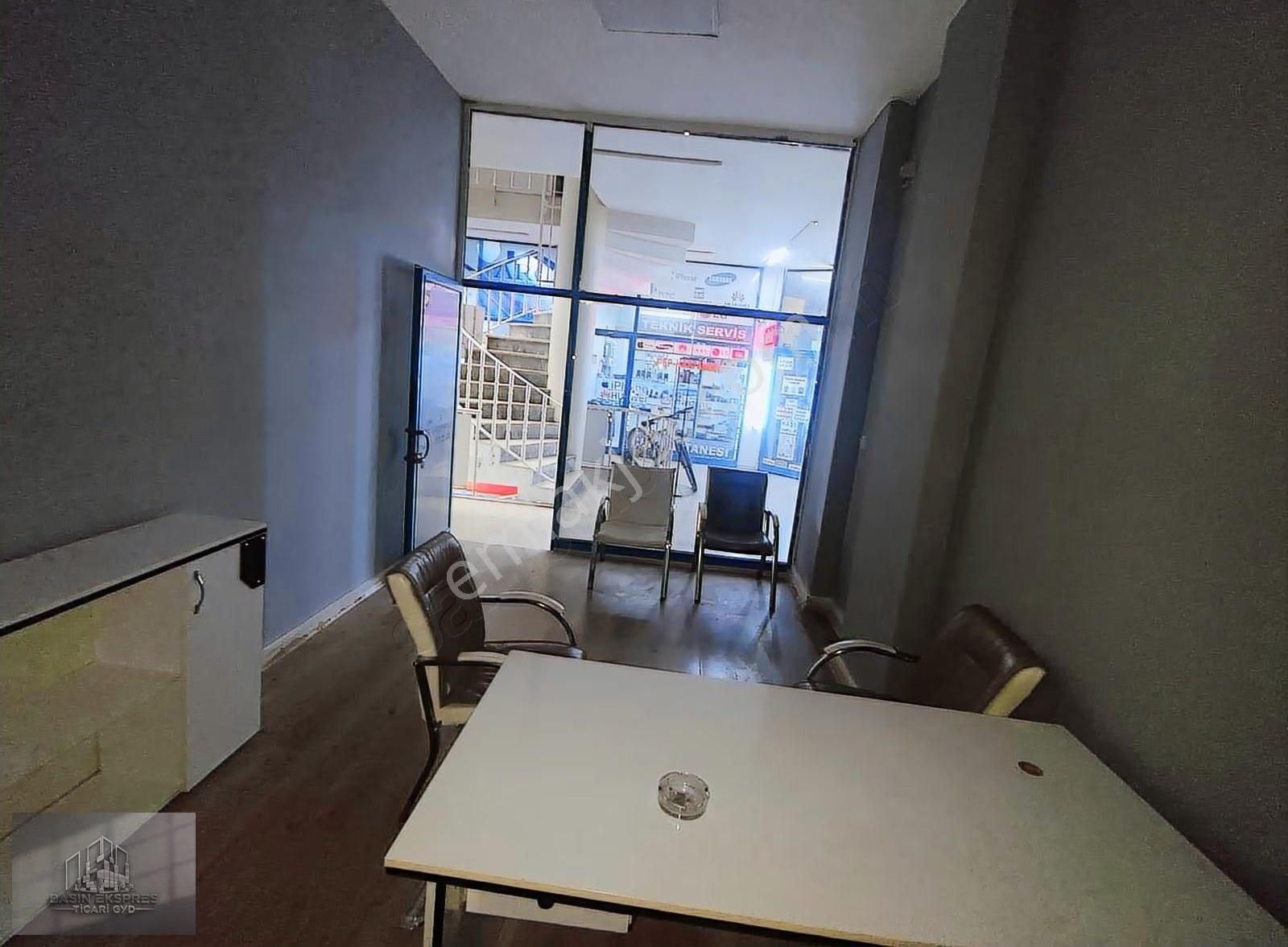 Sulyapıdan Güneşli Meydanda Giriş Kat Dükkan Ofis - Görsel 5