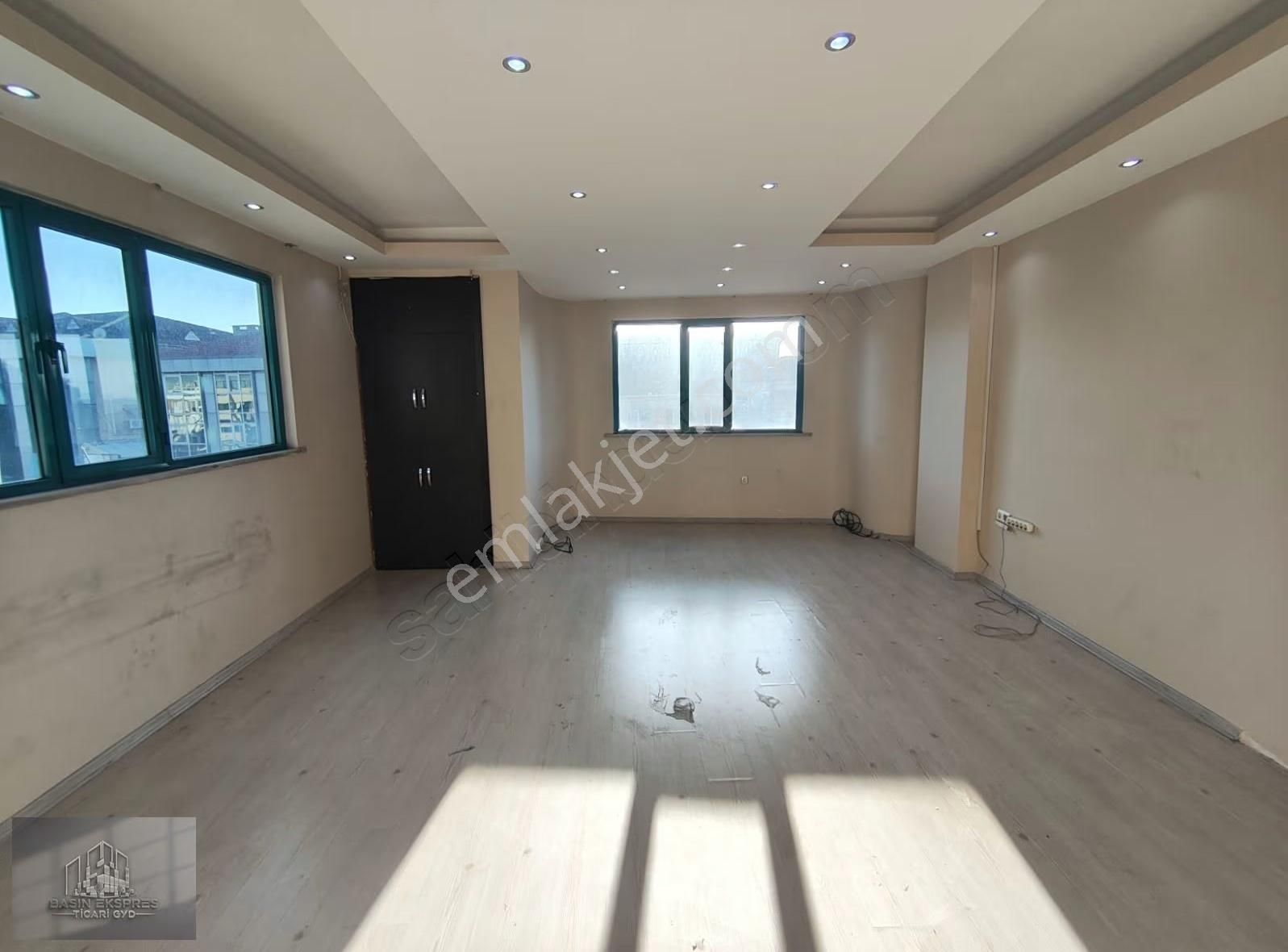 Sulyapıdan Güneşli Meydanda Tabela Değeri Yüksek Kiralık Ofis - Görsel 11