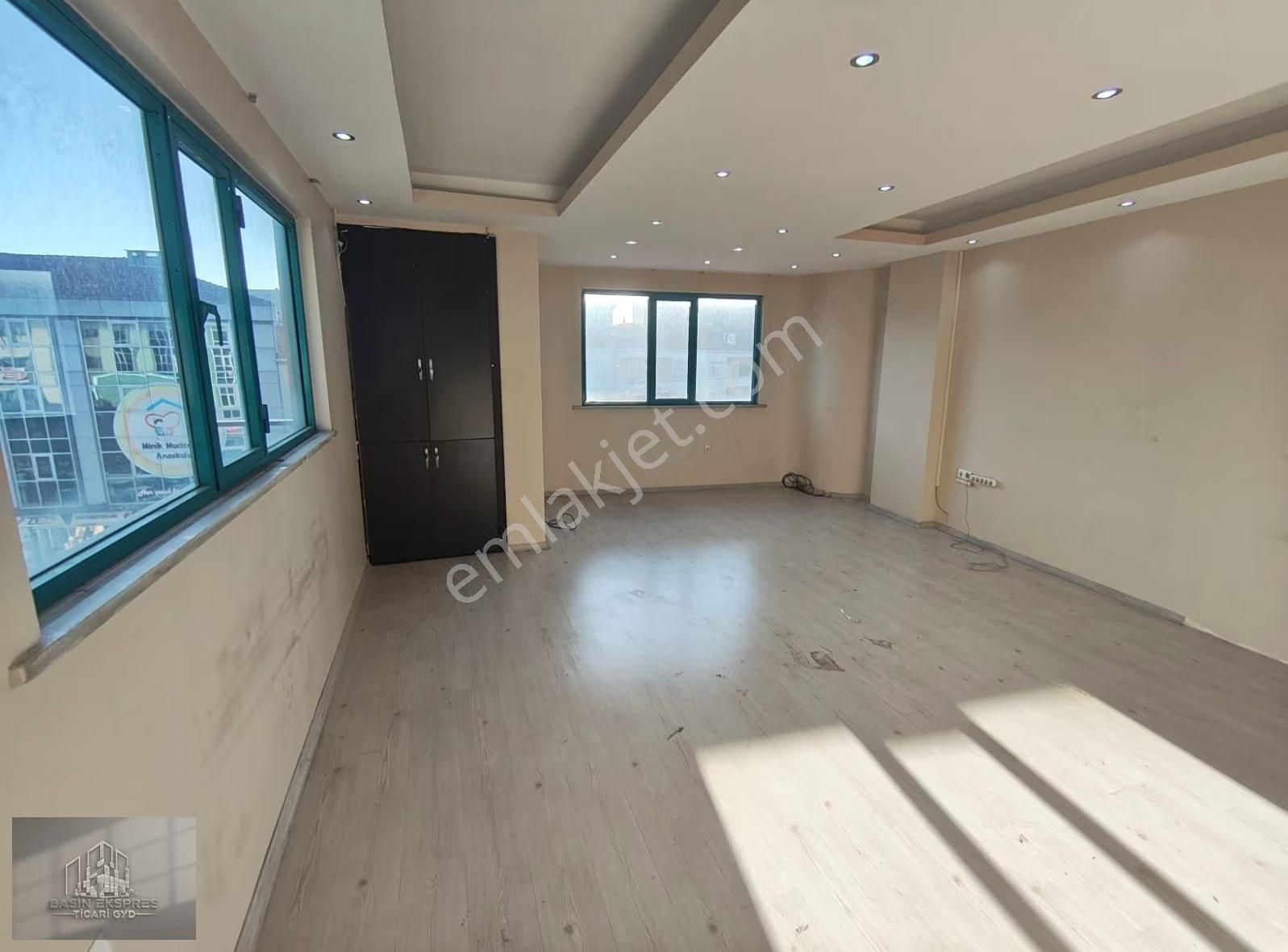 Sulyapıdan Güneşli Meydanda Tabela Değeri Yüksek Kiralık Ofis - Görsel 10