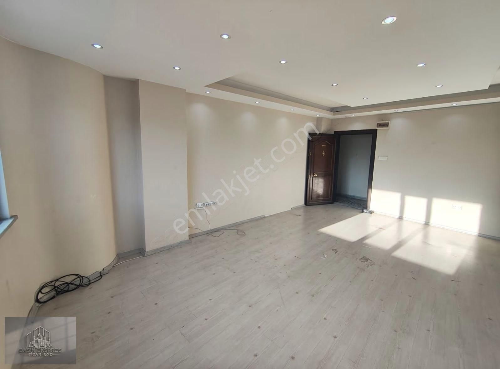 Sulyapıdan Güneşli Meydanda Tabela Değeri Yüksek Kiralık Ofis - Görsel 8