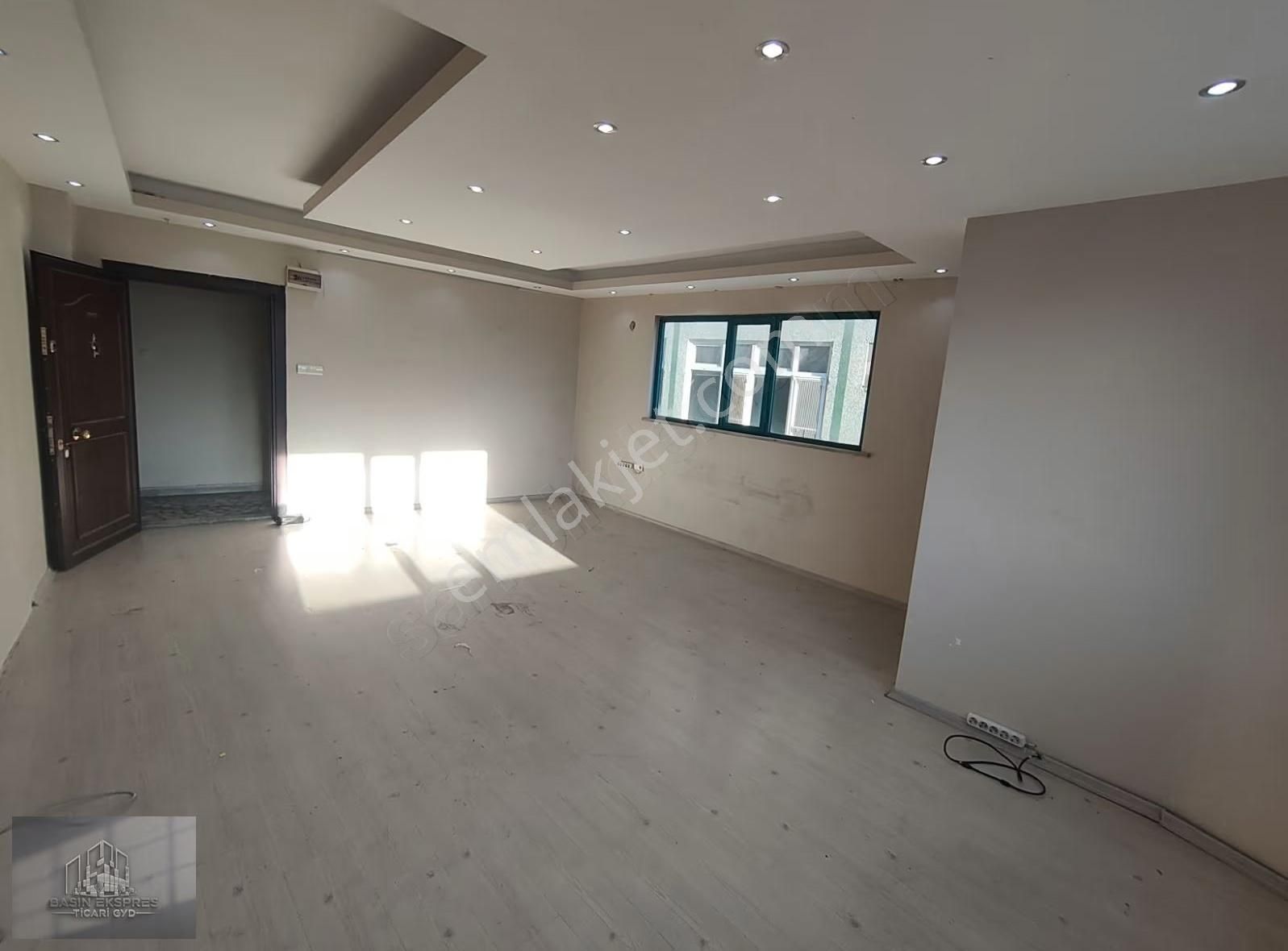 Sulyapıdan Güneşli Meydanda Tabela Değeri Yüksek Kiralık Ofis - Görsel 4