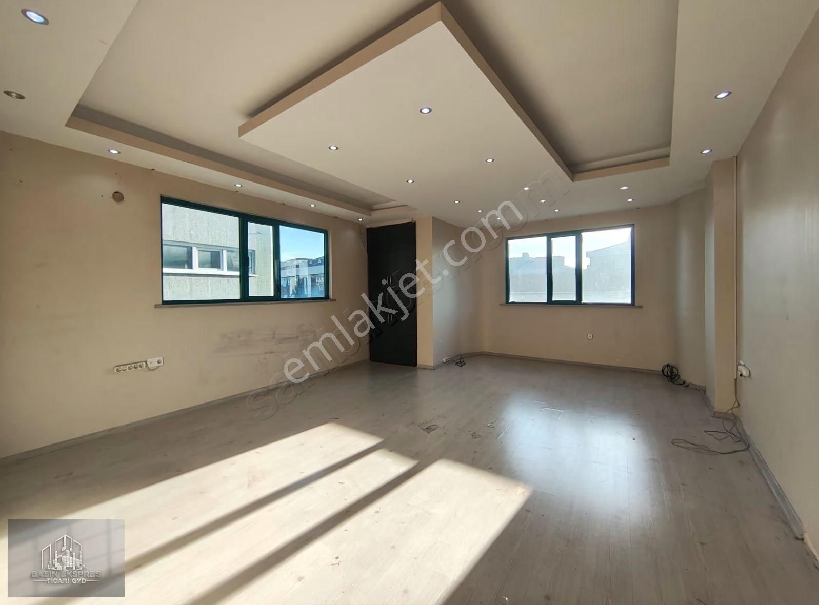 Sulyapıdan Güneşli Meydanda Tabela Değeri Yüksek Kiralık Ofis - Görsel 5