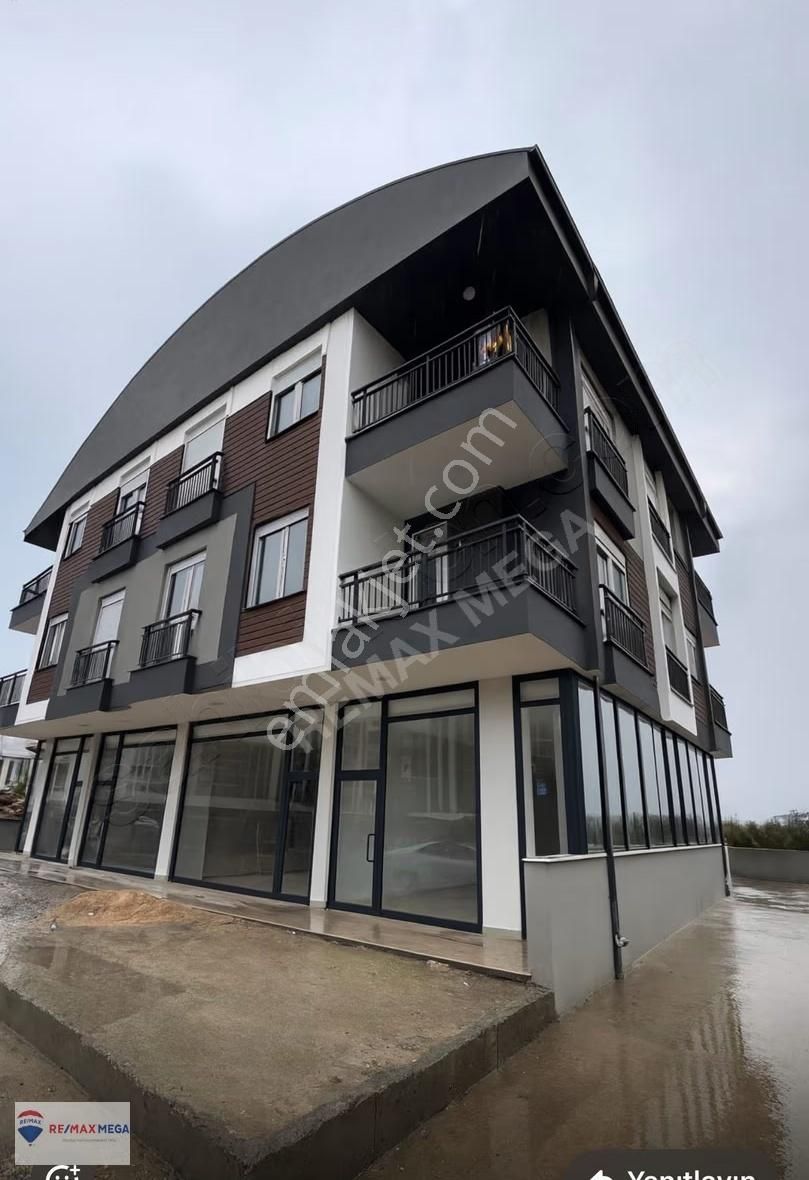 Döşemealtı Çıplaklı'da Köşe Konumda Acil Satılık Dükkan - Görsel 3