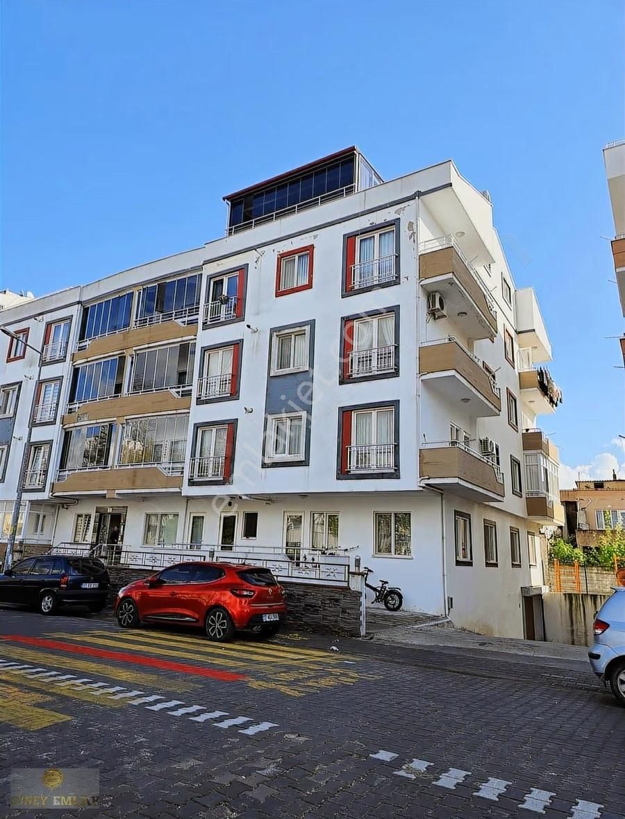 Ezine Merkezde 3+1 Gazi Okulu Yakınında Satılık Daire