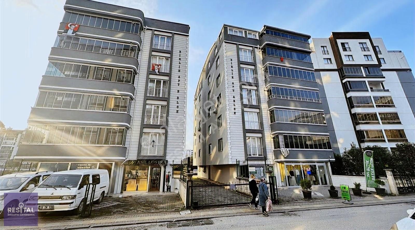 Millet Derya Caddesi Yakını Manzaralı 1.kat Geniş Daire - Görsel 9