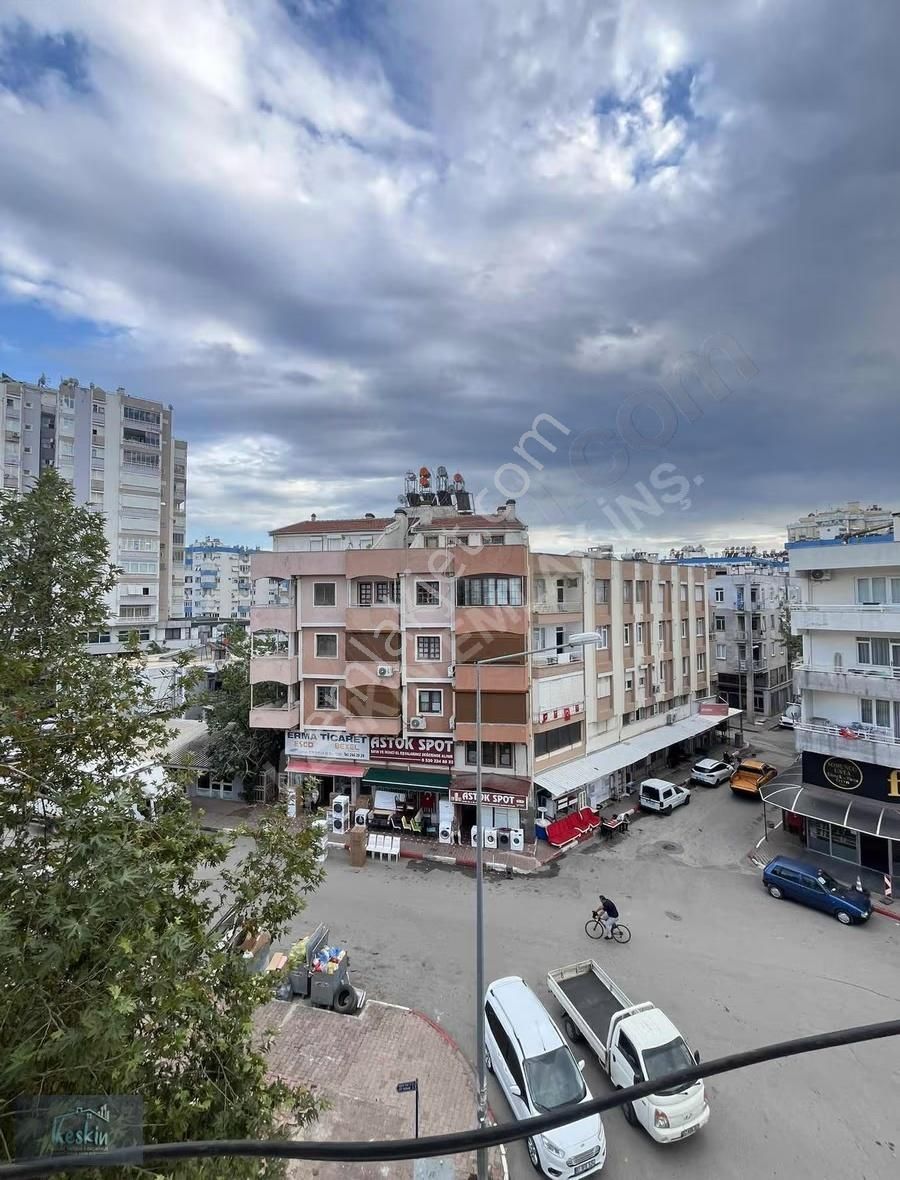 Üçgen'de Ayrı Mutfaklı Geniş Kiralık 3+1 Daire - Görsel 12