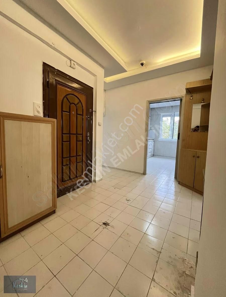 Üçgen'de Ayrı Mutfaklı Geniş Kiralık 3+1 Daire - Görsel 6