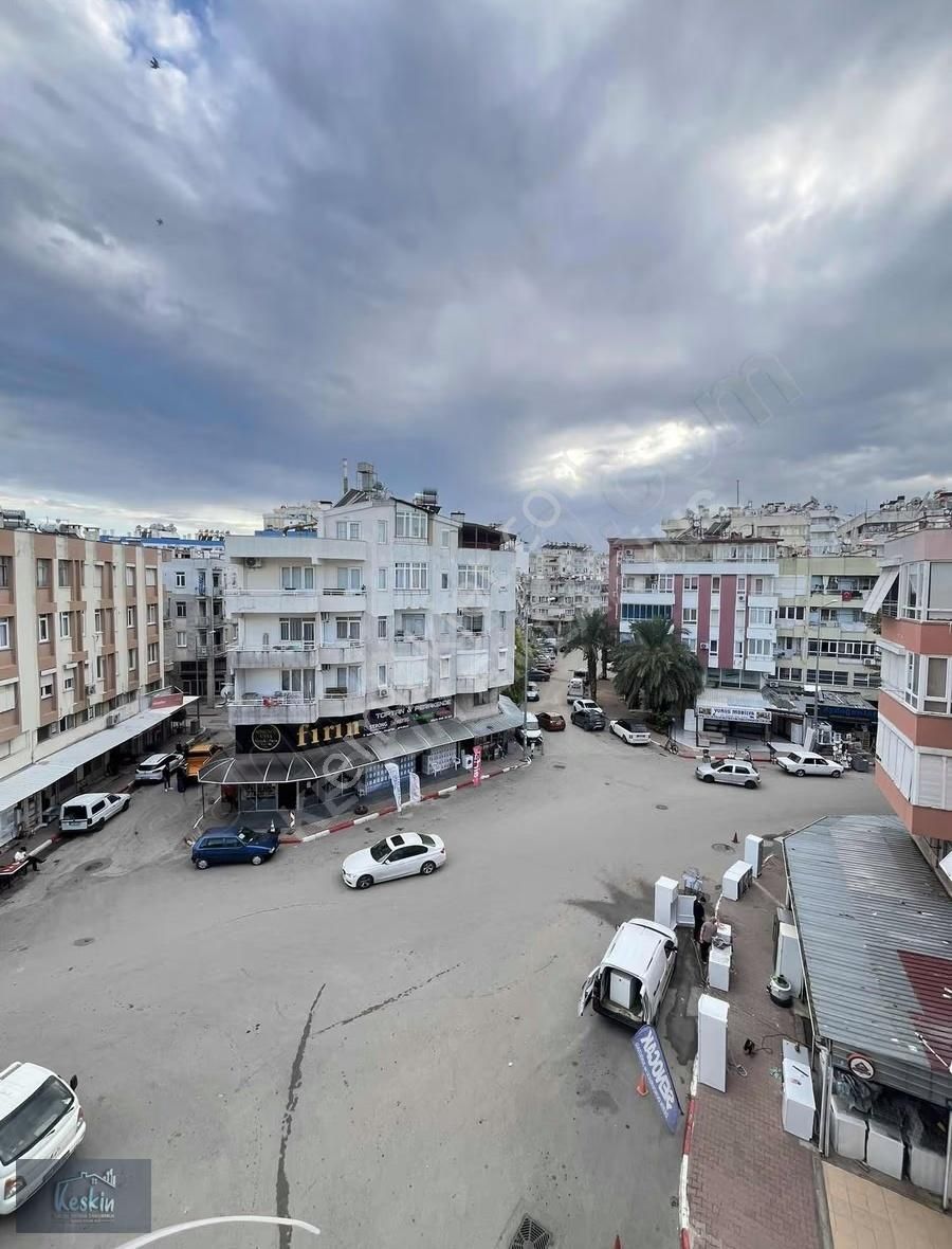 Üçgen'de Ayrı Mutfaklı Geniş Kiralık 3+1 Daire - Görsel 13