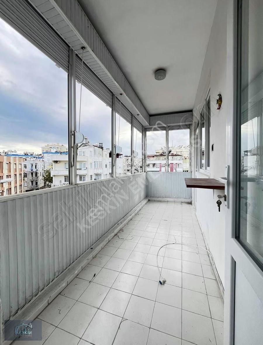 Üçgen'de Ayrı Mutfaklı Geniş Kiralık 3+1 Daire - Görsel 10