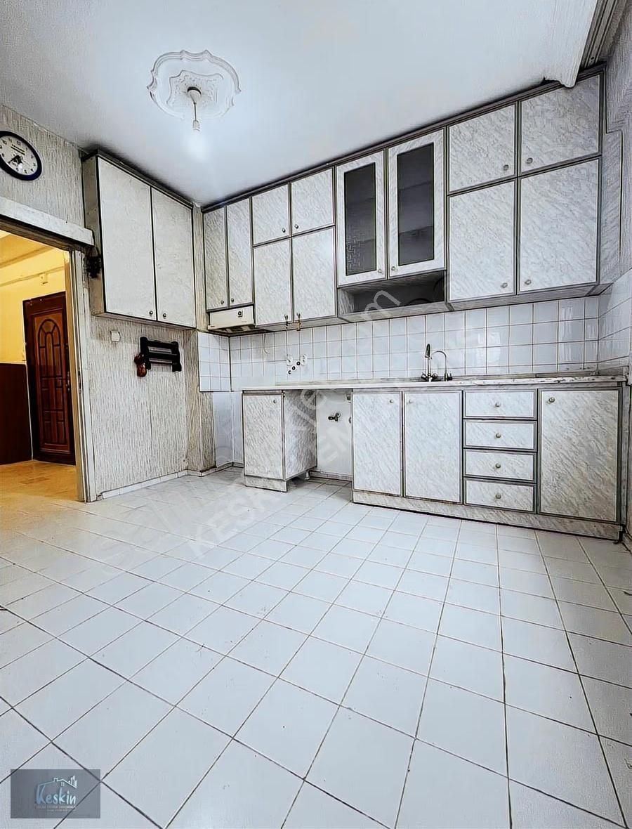 Üçgen'de Ayrı Mutfaklı Geniş Kiralık 3+1 Daire - Görsel 4