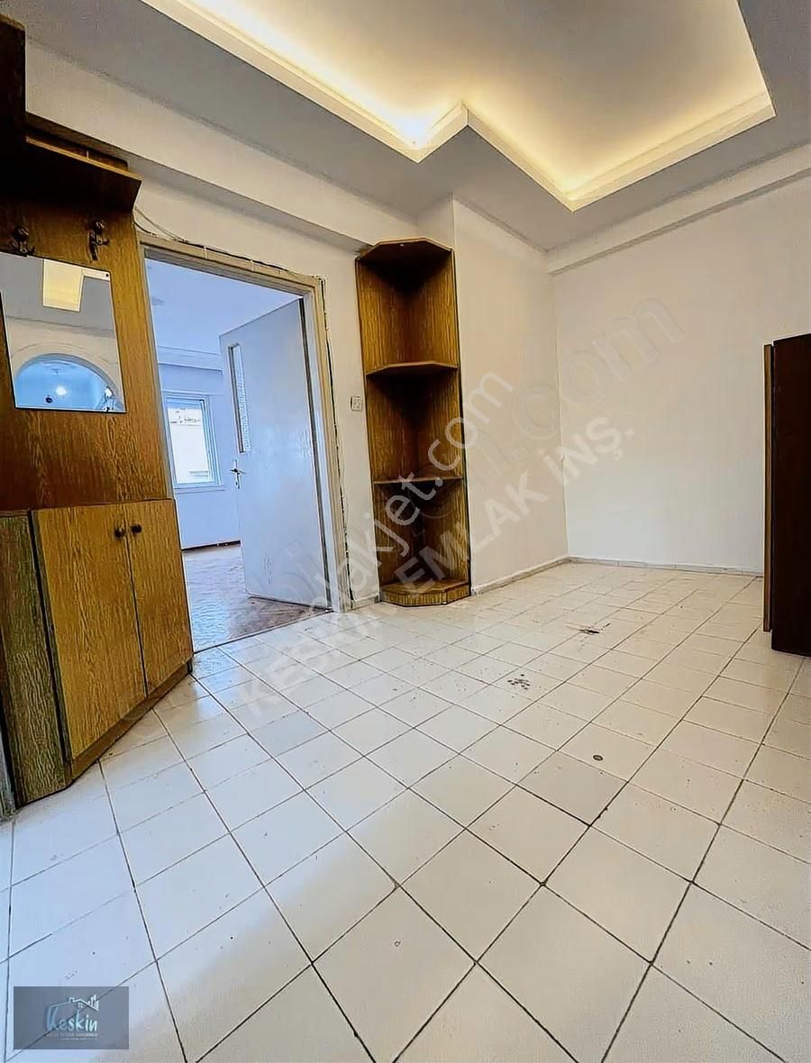 Üçgen'de Ayrı Mutfaklı Geniş Kiralık 3+1 Daire - Görsel 9
