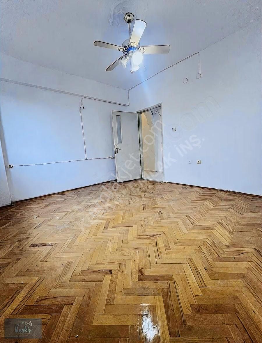 Üçgen'de Ayrı Mutfaklı Geniş Kiralık 3+1 Daire - Görsel 14