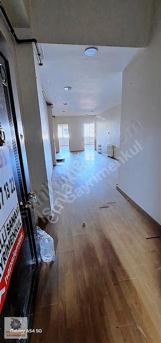 Tümsan 2 San.tabela Değeri Olan,metro Çıkışı,100 M2,kiralık Ofis