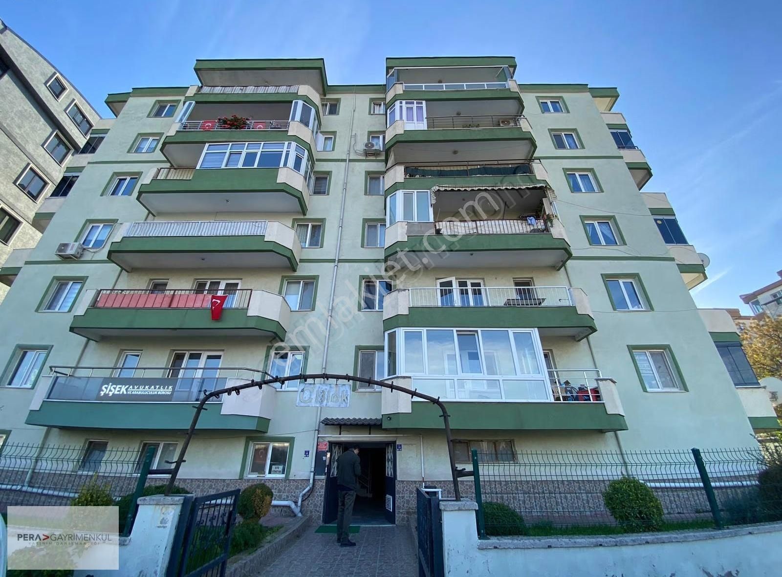 Avm Bölgesinde Arakat Kiralık 3+1 Daire