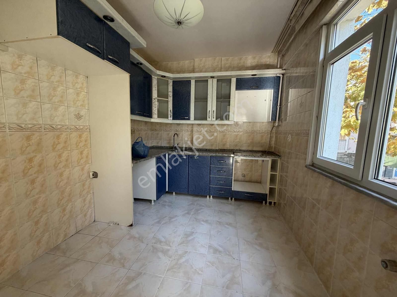 Sultanbeyli / Mehmet Akif Mahallesi / 2+1 / 95 M2