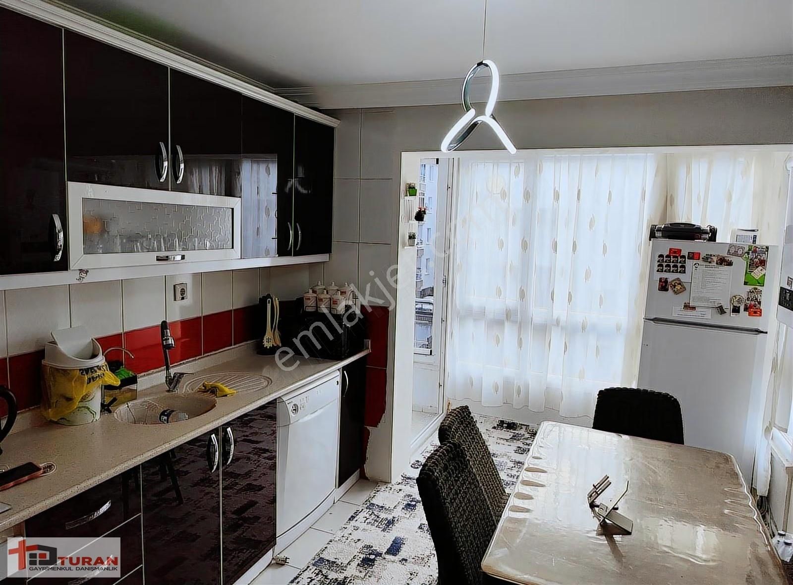 Turan'dan Ovacık'da Bulvar Yakını Katta 3+1+