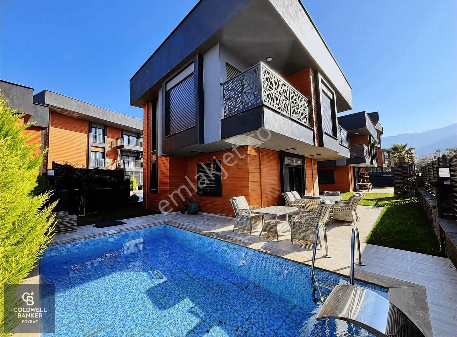 Coldwell Banker Poyraz'dan Kuşadası Havuzlu Tam Müstakil Villa