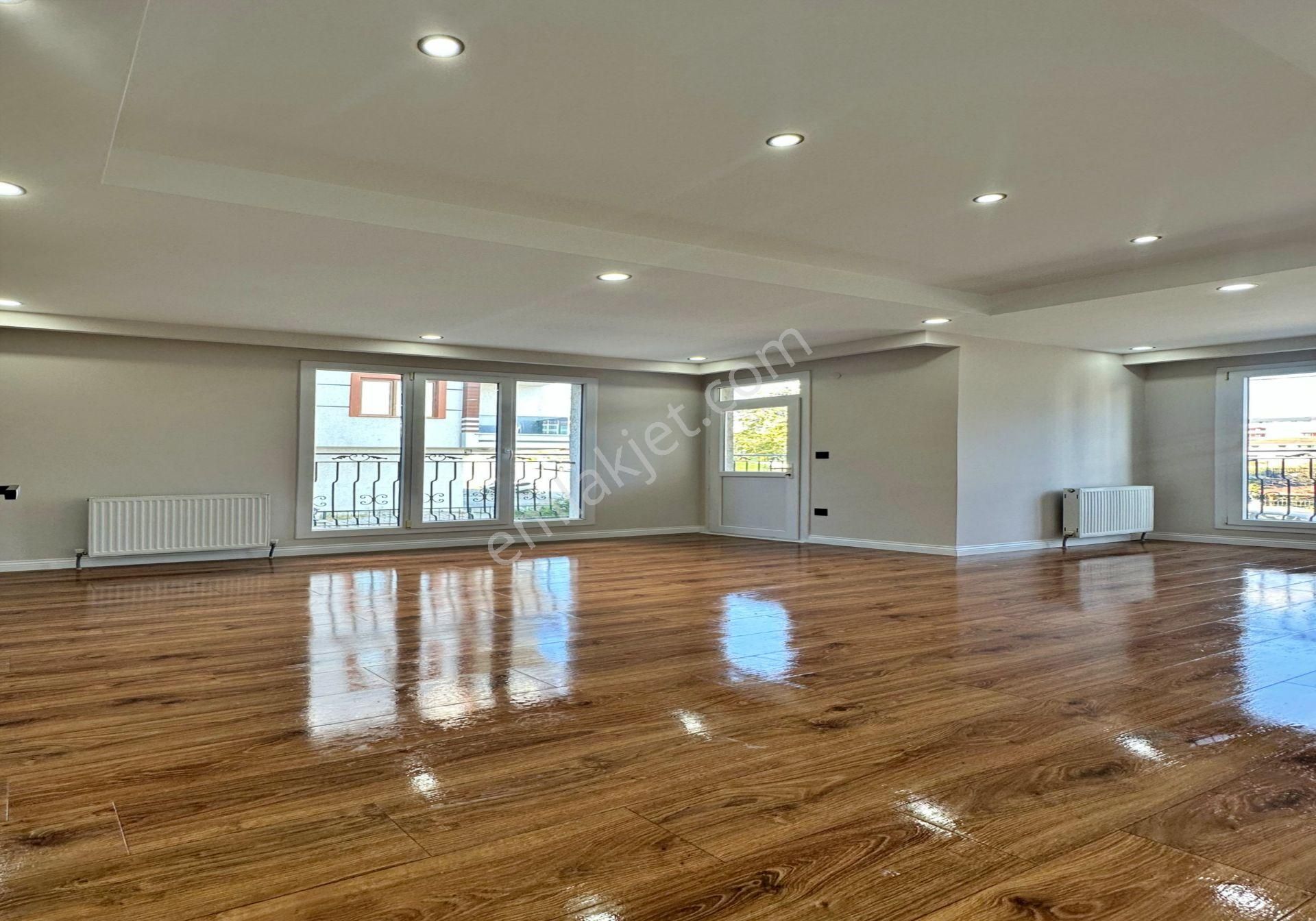 Beylikdüzü Safa Dan Manzaralı Ferah Vadi Cepheli Balkonlu 2+1