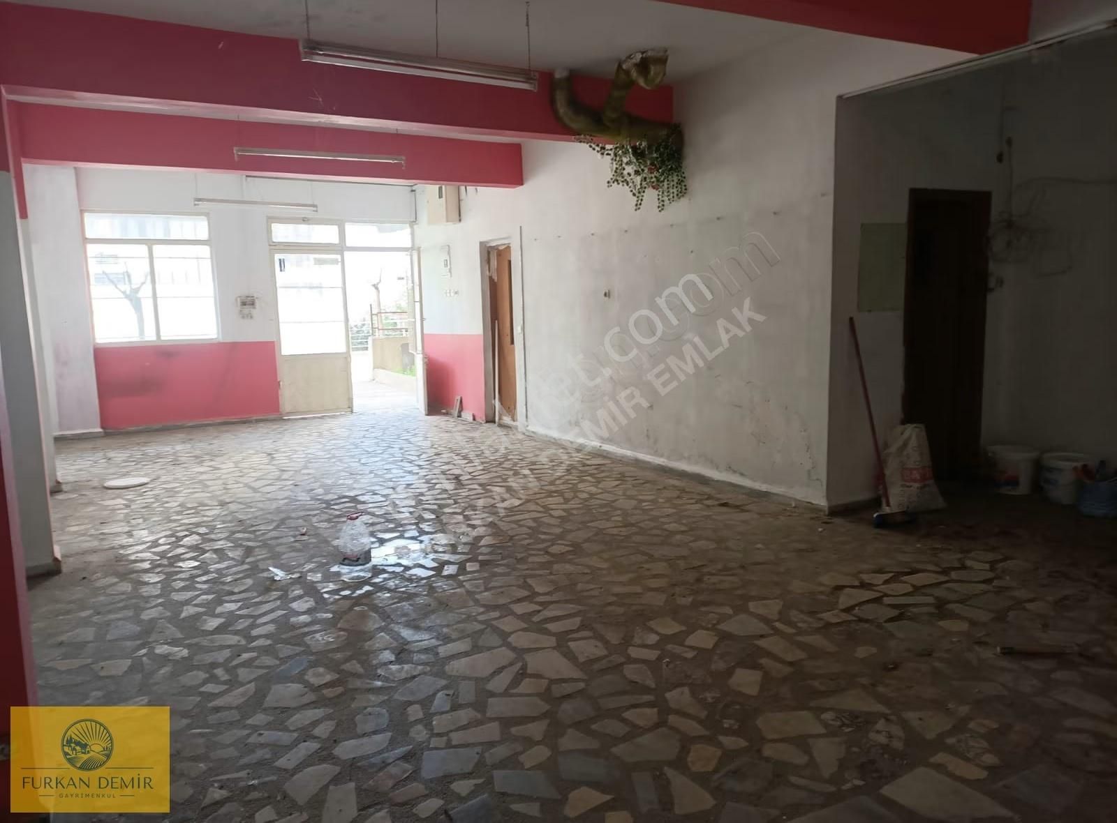Furkan Demir'den Karamürsel Çiftlik Caddesi'nde Satılık Dükkan - Görsel 5
