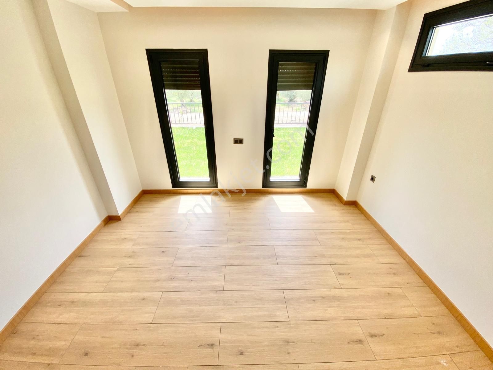 Yükselden Gürede Özel Tasarım Mimarıya Sahip Havuzlu 4+1 Villa - Görsel 14