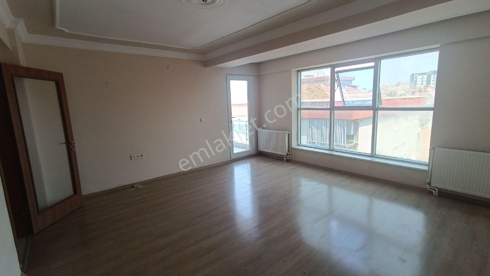 Menemen Uğur Mumcu Acil Satılık 3+1 Ara Kat Daire