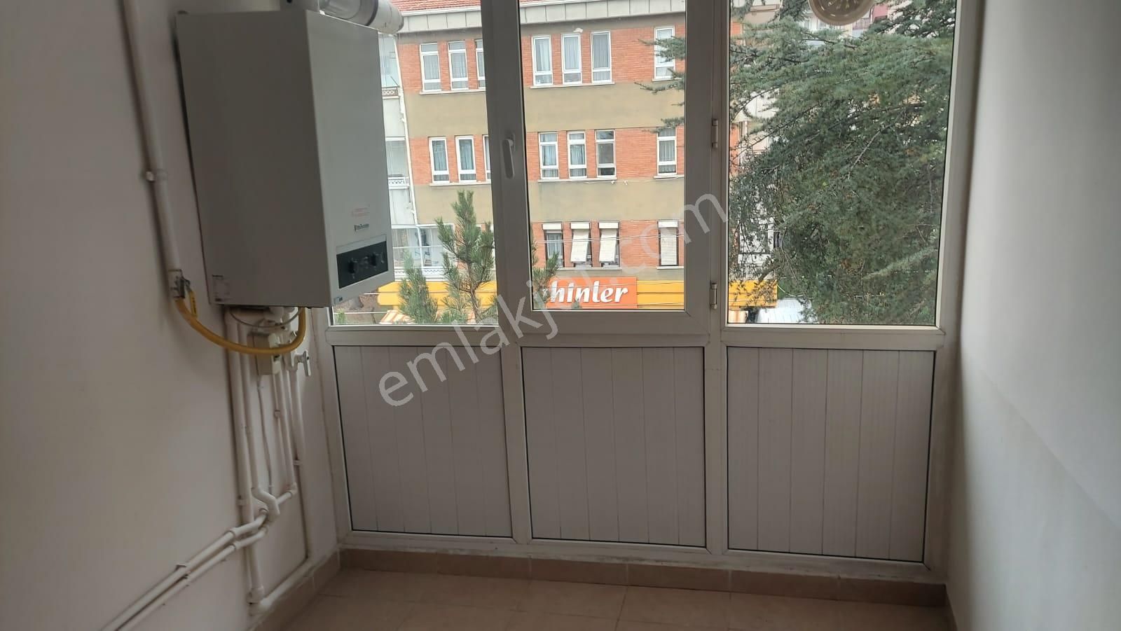 Atanora Vadi'den Dikmen Merkezde Boş Oturuma Hazır Ön Cephe Kombili 3+1 - Görsel 12