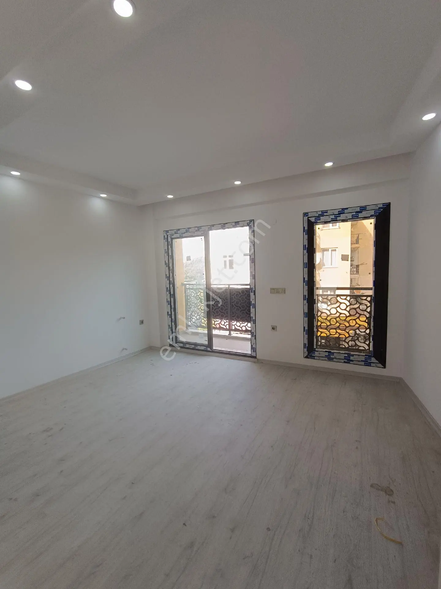 🏡 Acil Satılık 2+1 Ön Cephe Sıfır Arakat Daire Kuşadası Davutlarda - Görsel 5