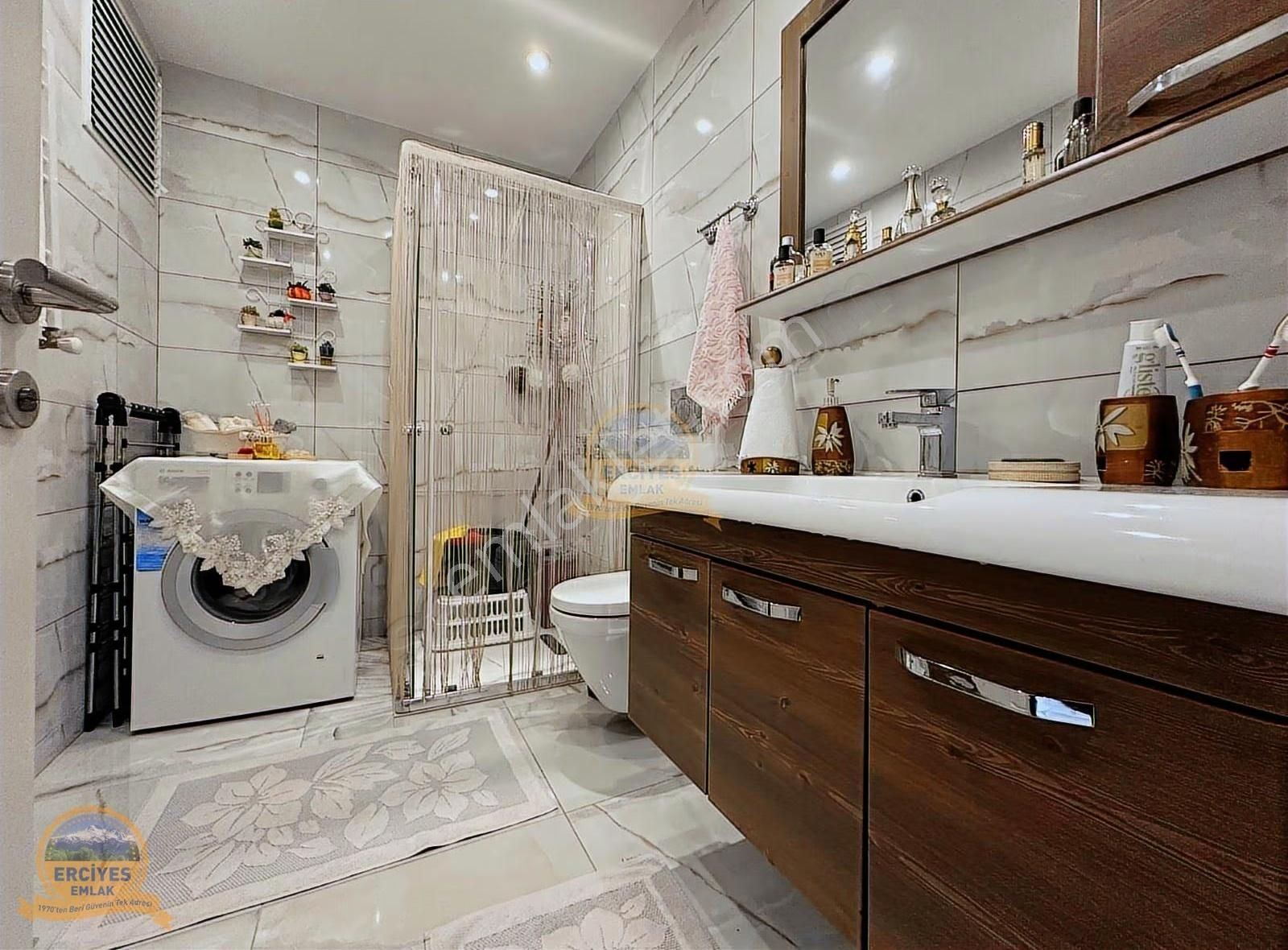 Erciyes'den Kozyatağında Genç Binada 3+1 Balkonlu, Ebeveynli - Görsel 13