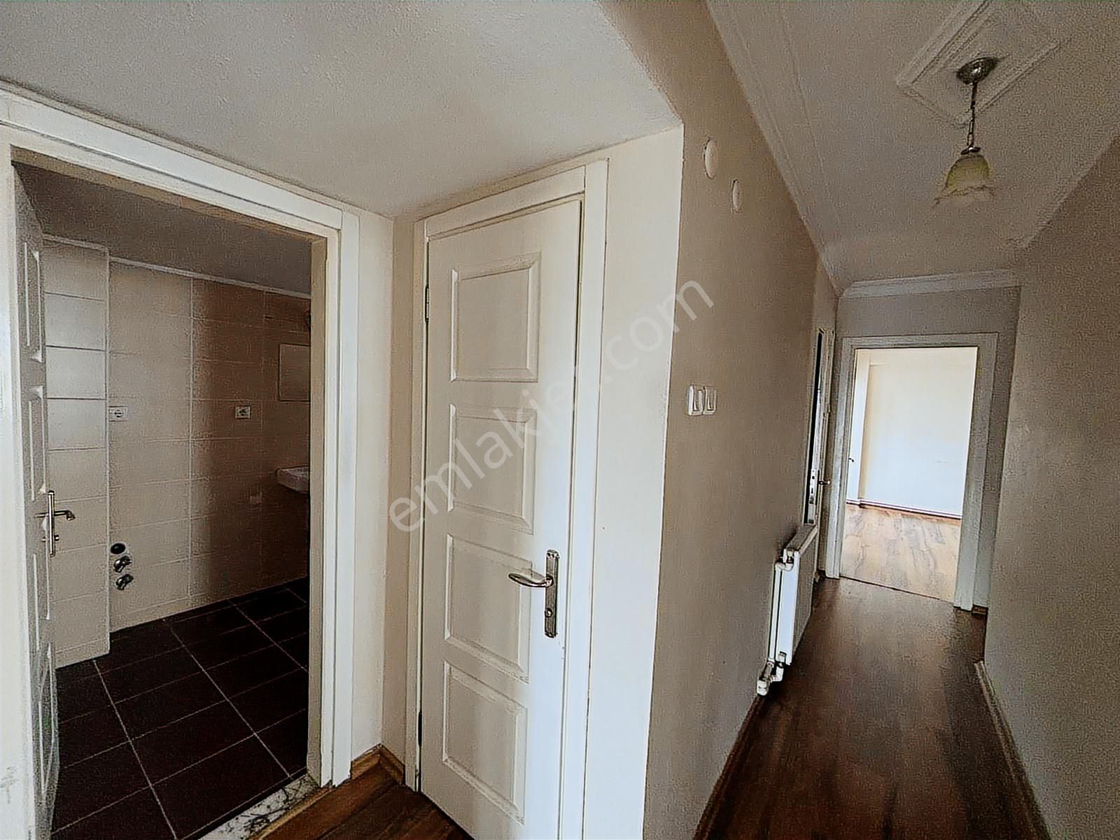 İzmir Buca Barış Mahallesinde Satılık 3+1 Geniş Ve Ara Kat Daire - Görsel 12