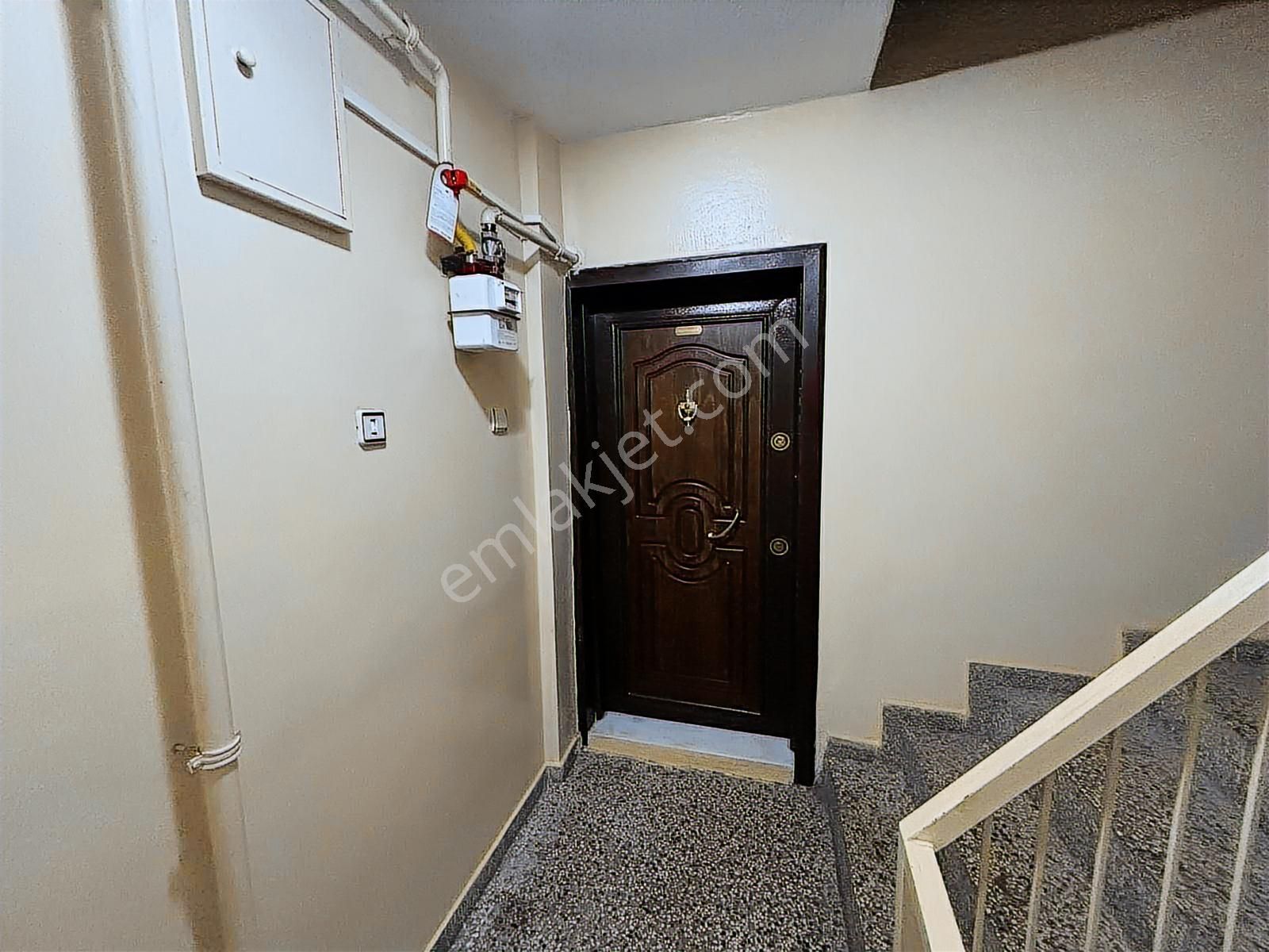 İzmir Buca Barış Mahallesinde Satılık 3+1 Geniş Ve Ara Kat Daire - Görsel 9